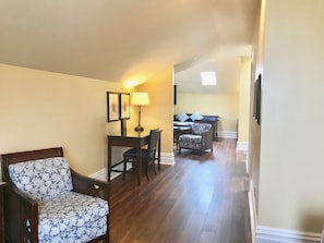 Deluxe King Studio | 1 bedroom, premium bedding, free WiFi, bed sheets