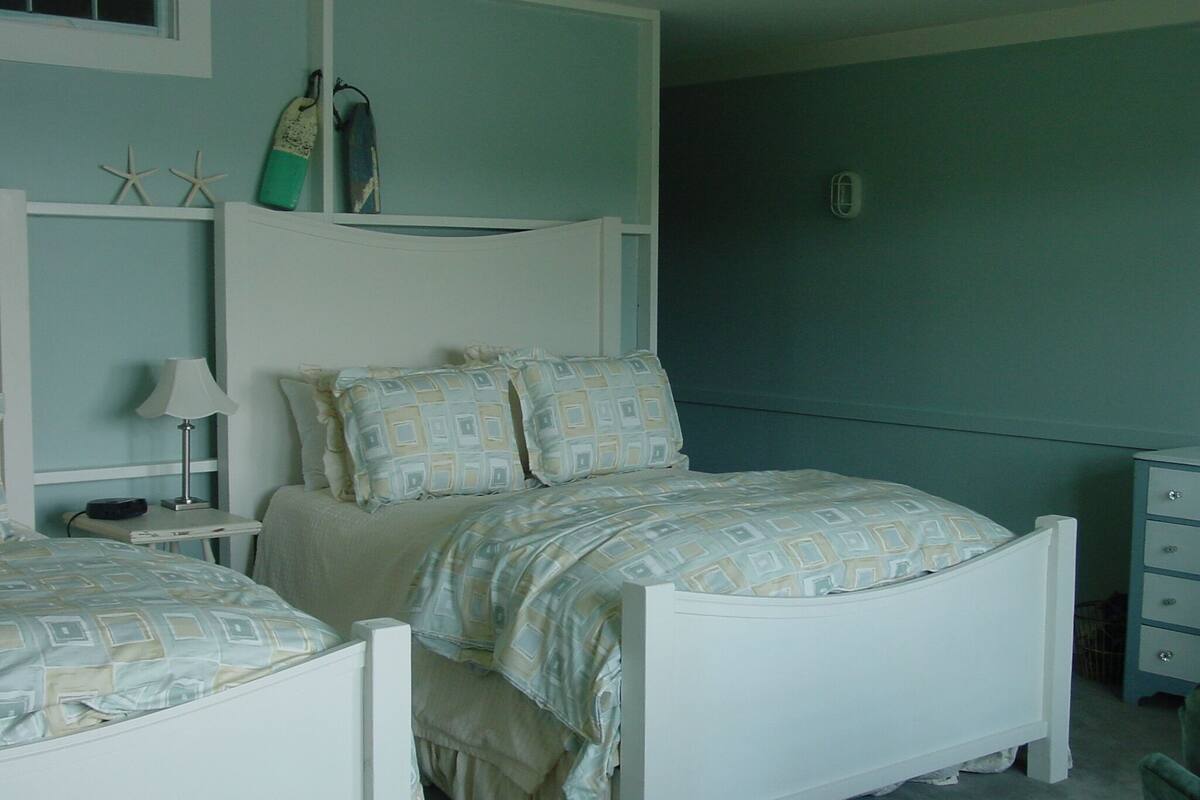 Kamar Superior, 2 Tempat Tidur Queen, jet tub, pemandangan danau | Seprai premium, selimut bulu angsa, meja kerja, dan tirai kedap cahaya
