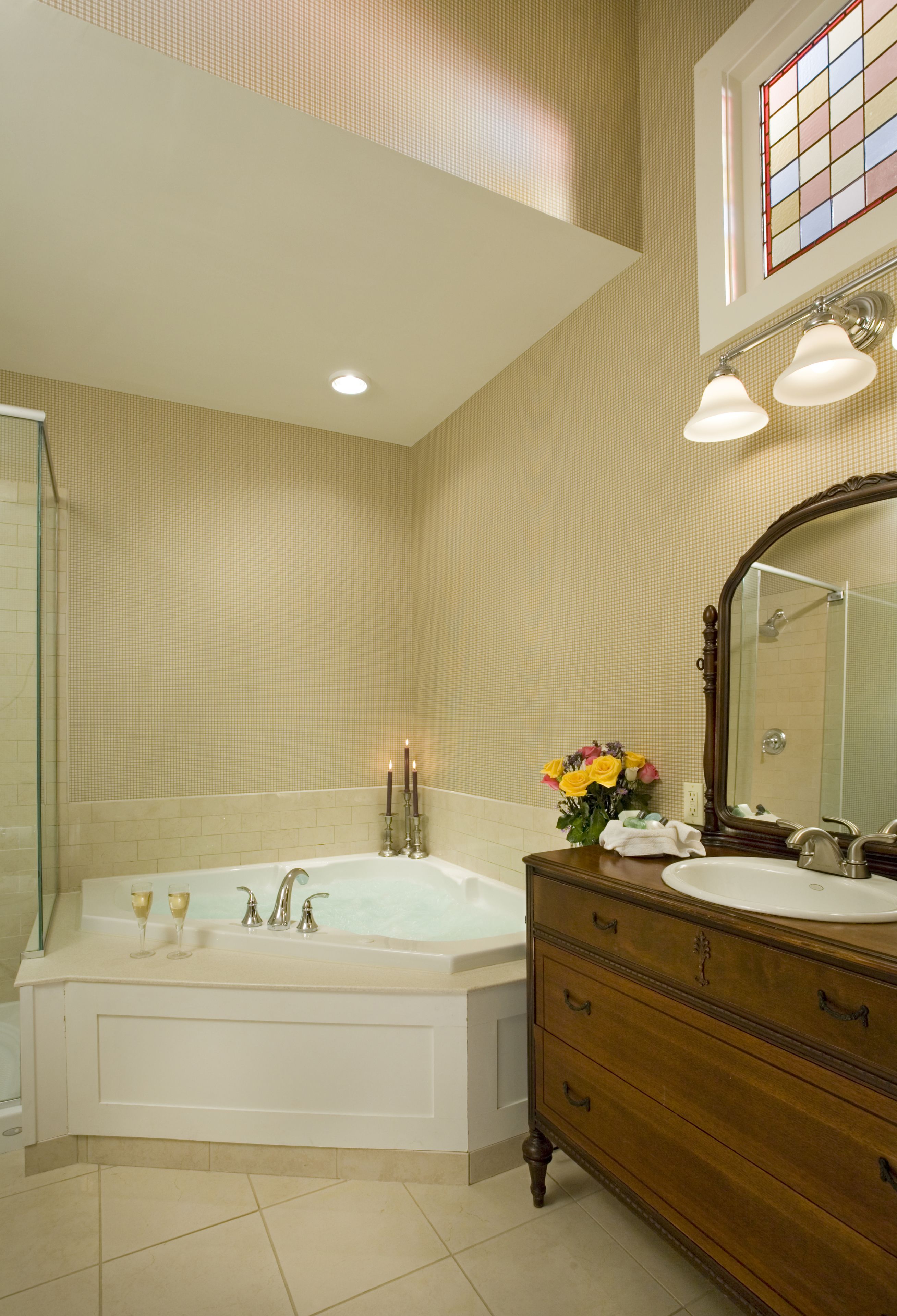 superior room, 2 queen beds, jetted tub, lake view | bathroom | free toiletries, hair dryer, towels