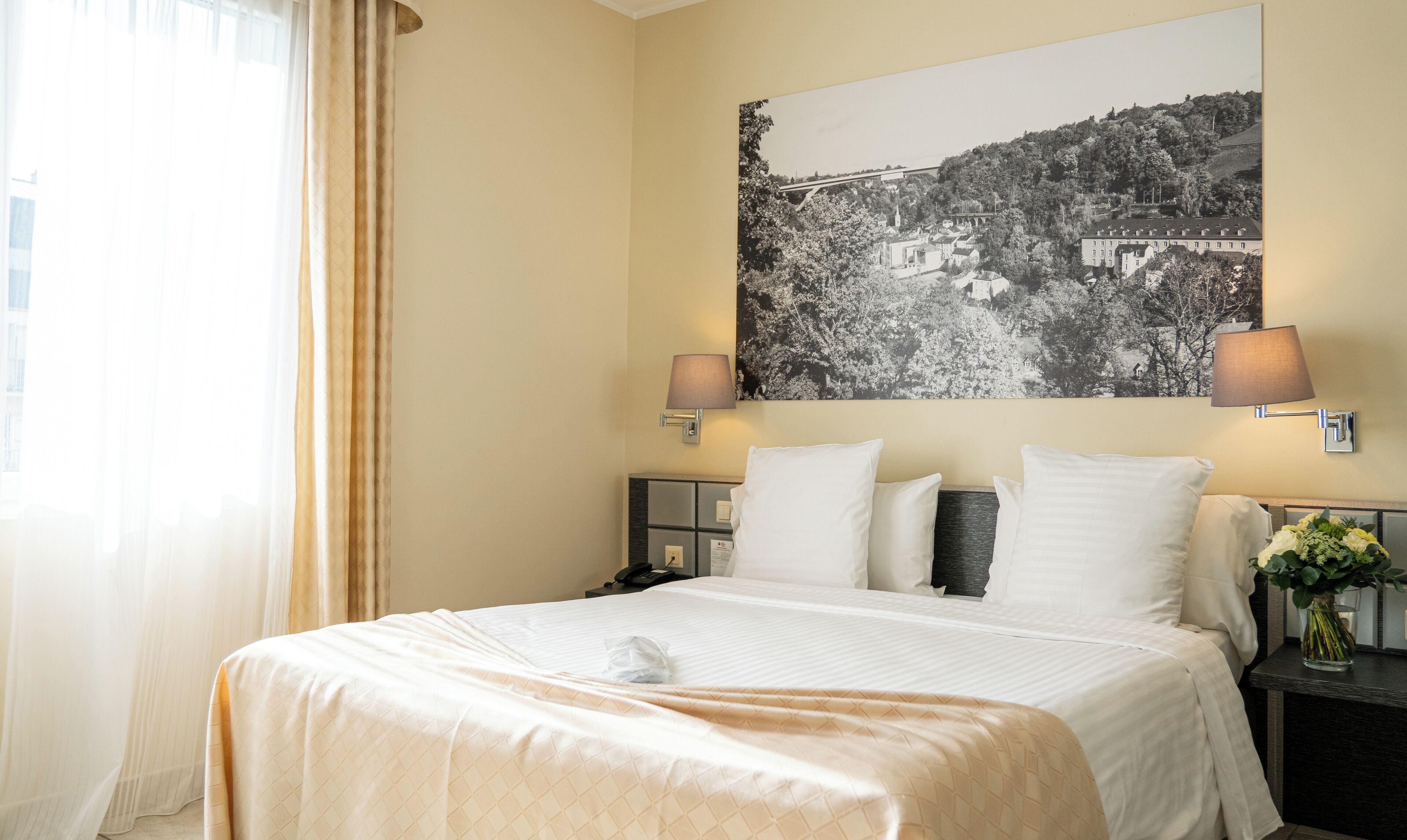 superior room, 1 double bed (bâtiment principal) | minibar, in-room safe, individually decorated, individually furnished