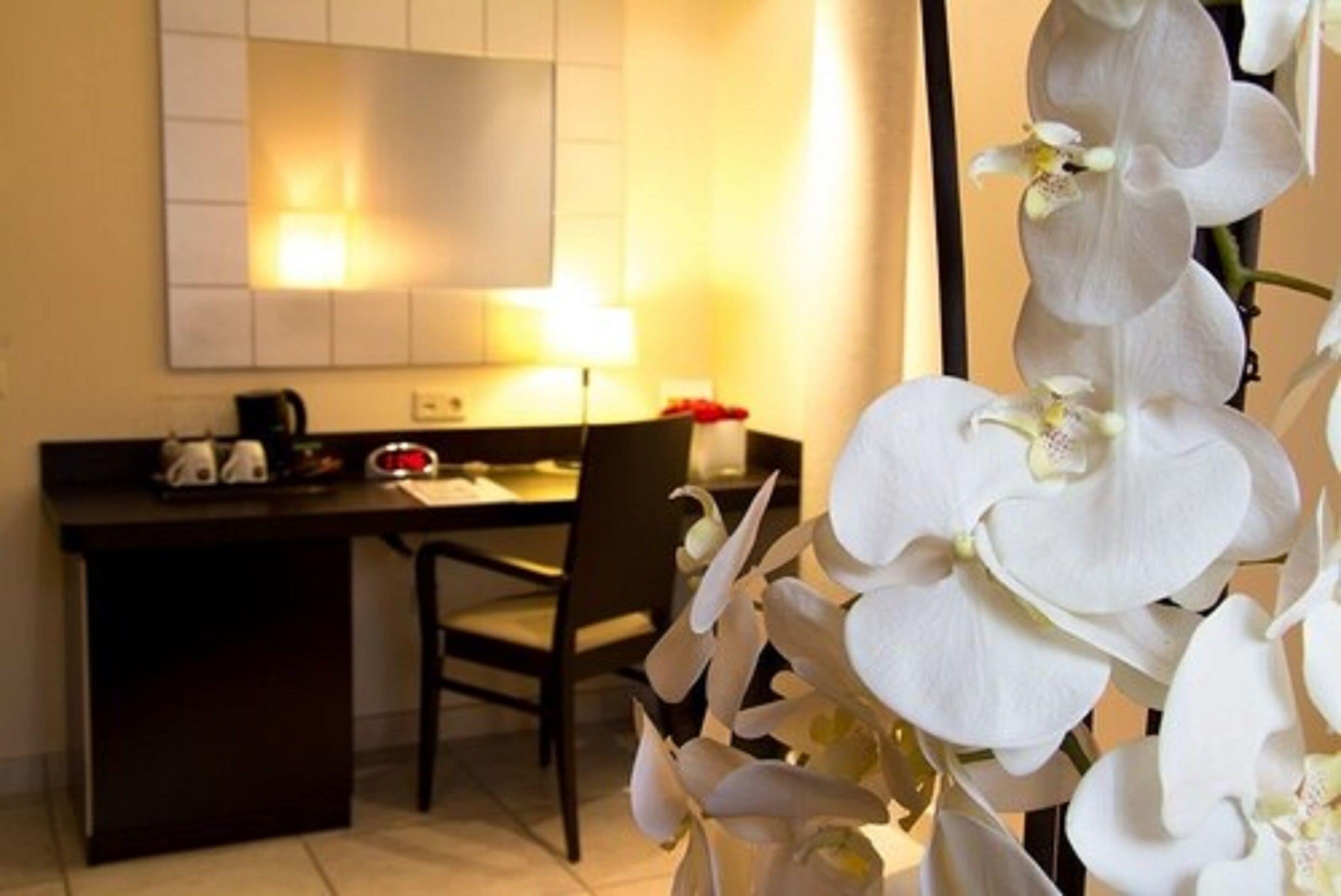 suite, 1 double bed (bâtiment principal) | minibar, in-room safe, individually decorated, individually furnished