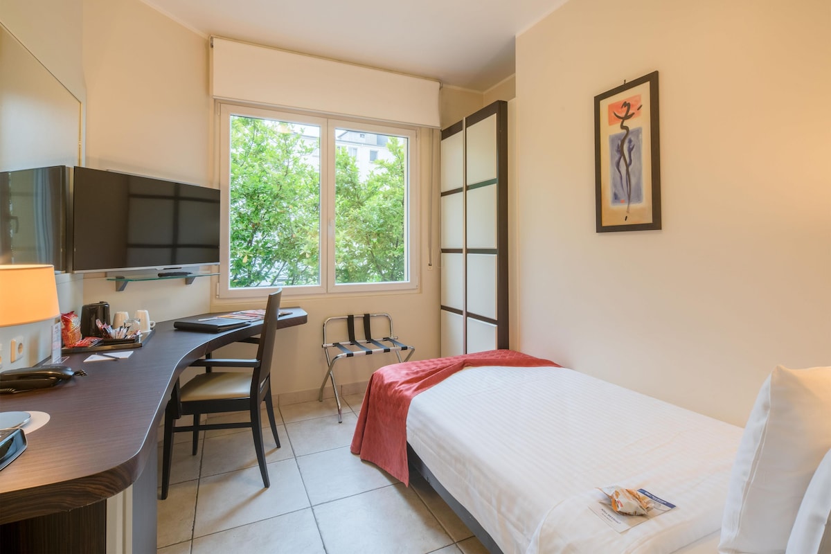 Superior Room, 1 Single Bed (bâtiment principal) | Minibar, in-room safe, laptop workspace, blackout curtains