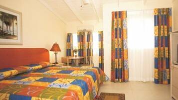 Premium bedding, in-room safe, desk, blackout drapes