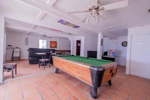 Game room - Seven Seas Resort (San Pedro)