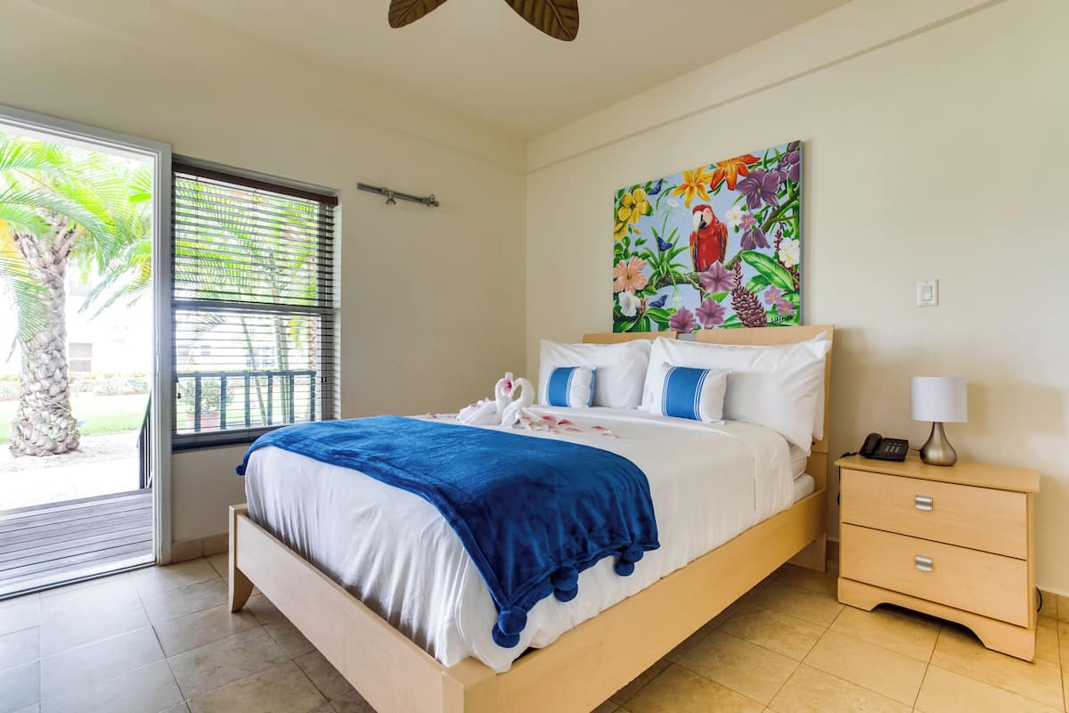 Room, 1 Queen Bed | 1 bedroom, Egyptian cotton sheets, premium bedding, down comforters