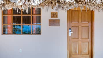 Couples treatment rooms, body treatments, aromatherapy