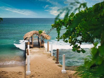 Tropikist Beach Hotel & Resort