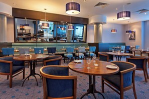 Breakfast and dinner served, British cuisine - Leonardo Hotel Plymouth (Plymouth)