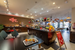 Daily buffet breakfast (EUR 11.50 per person) - ibis Madrid Calle Alcala (Madrid)