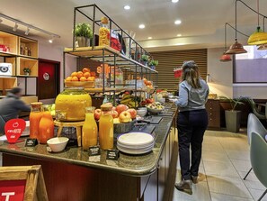 Desayuno buffet todos los días (con cargo) 