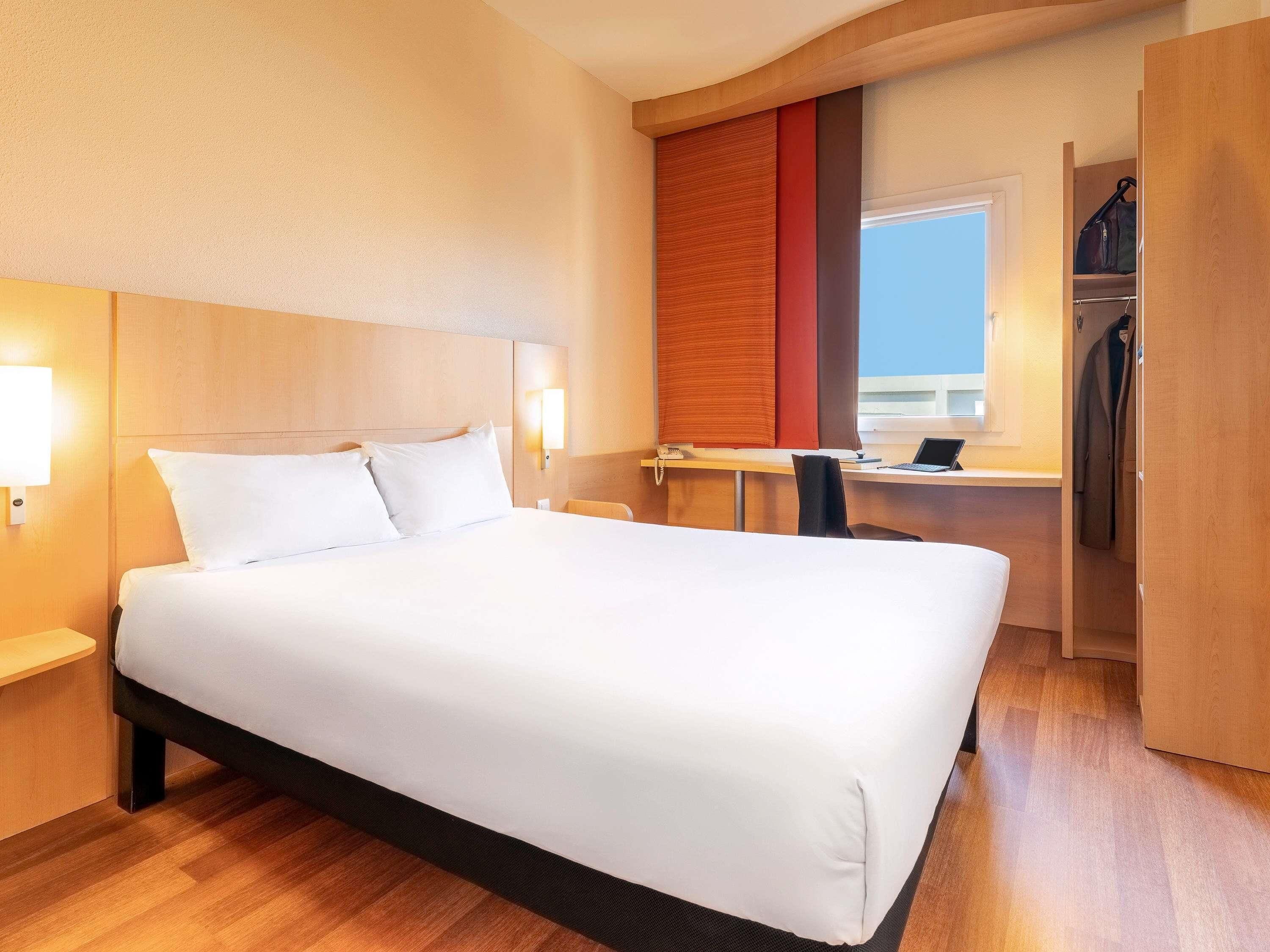 In-room safe, iron/ironing board, free WiFi, bed sheets