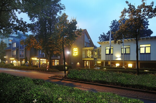 Fassade der Unterkunft – Abend/Nacht