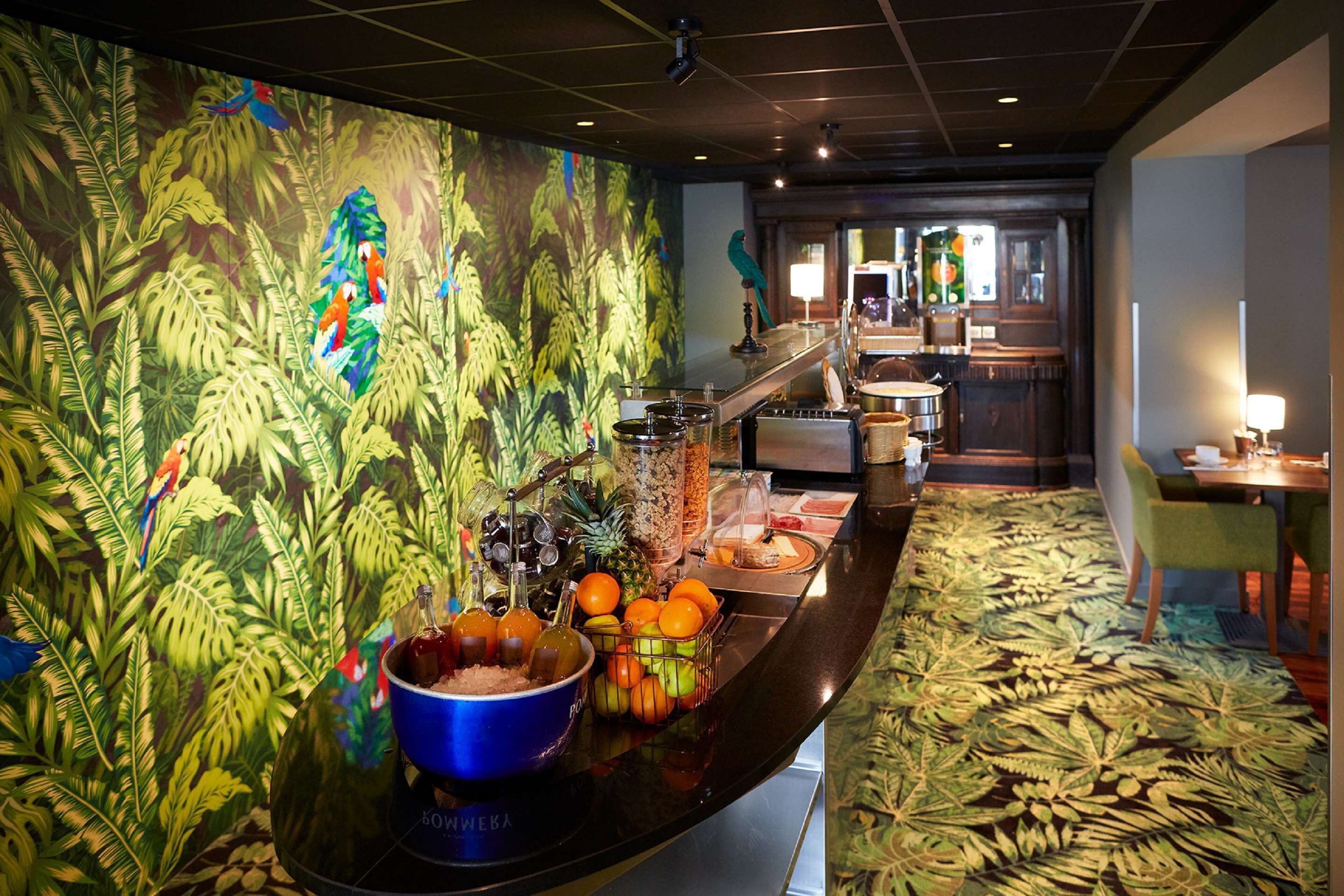 Petit déjeuner continental (19 EUR par personne)