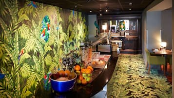 Desayuno continental (EUR 18 por persona)