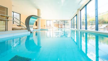 Salas para tratamentos a dois, sauna seca, banheira de hidromassagem