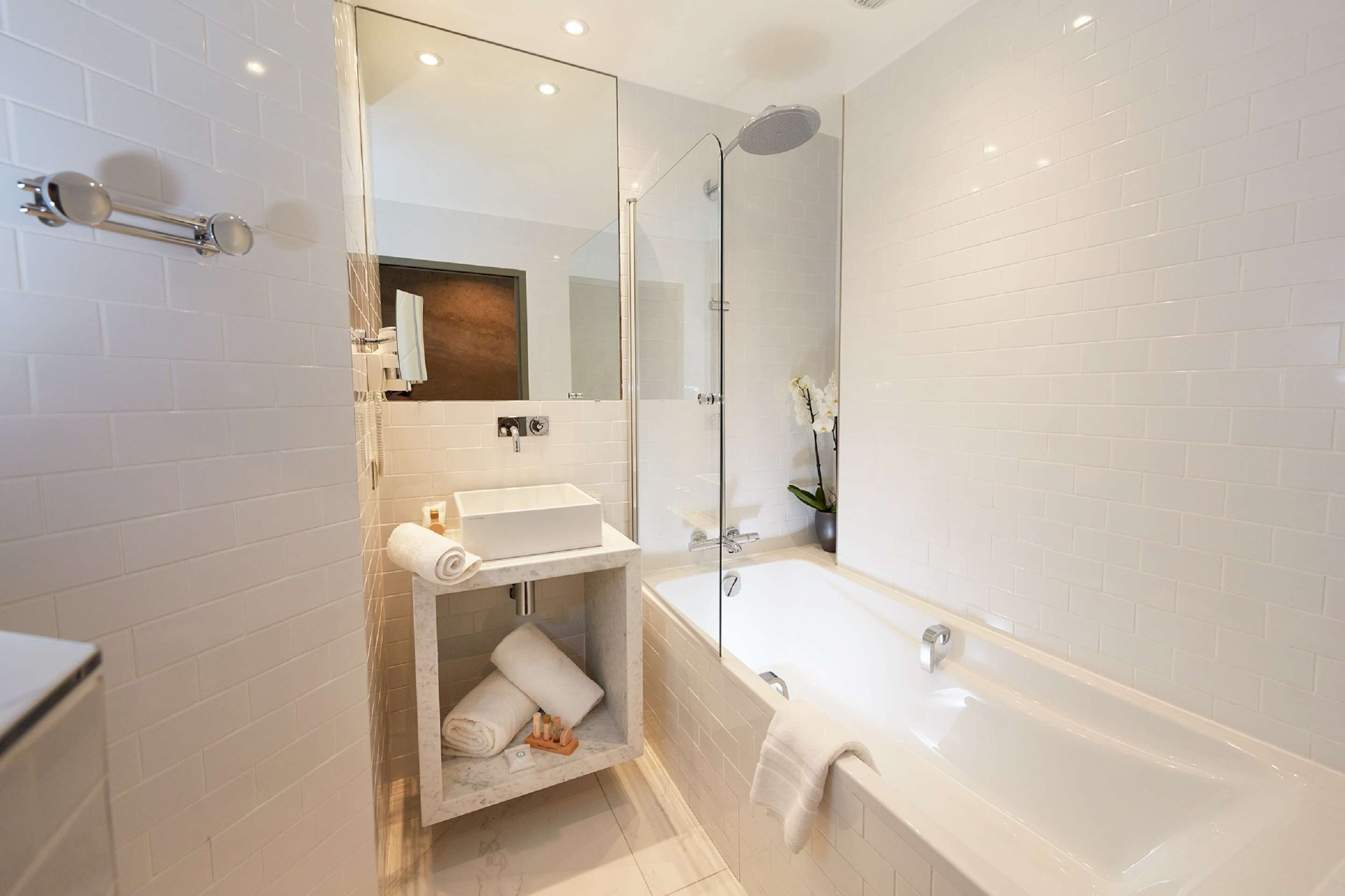 superior room, 1 queen bed, non smoking, garden view | bathroom | hair dryer, towels