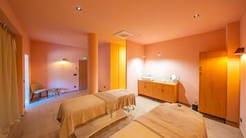 Couples treatment room(s), sauna, hot tub, steam room