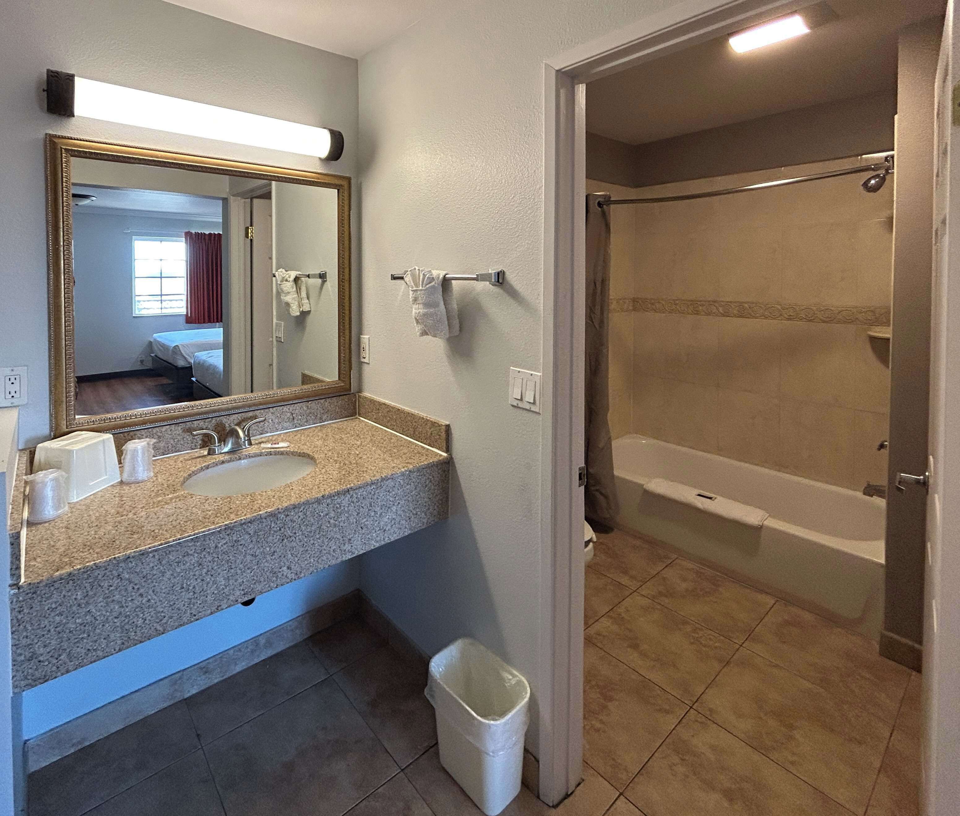 Shower, free toiletries, towels