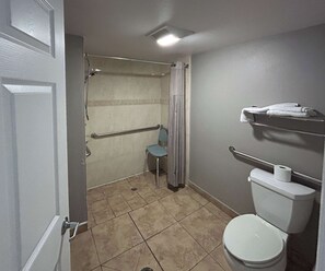 Suihku, ilmaiset hygieniatuotteet, pyyhkeet