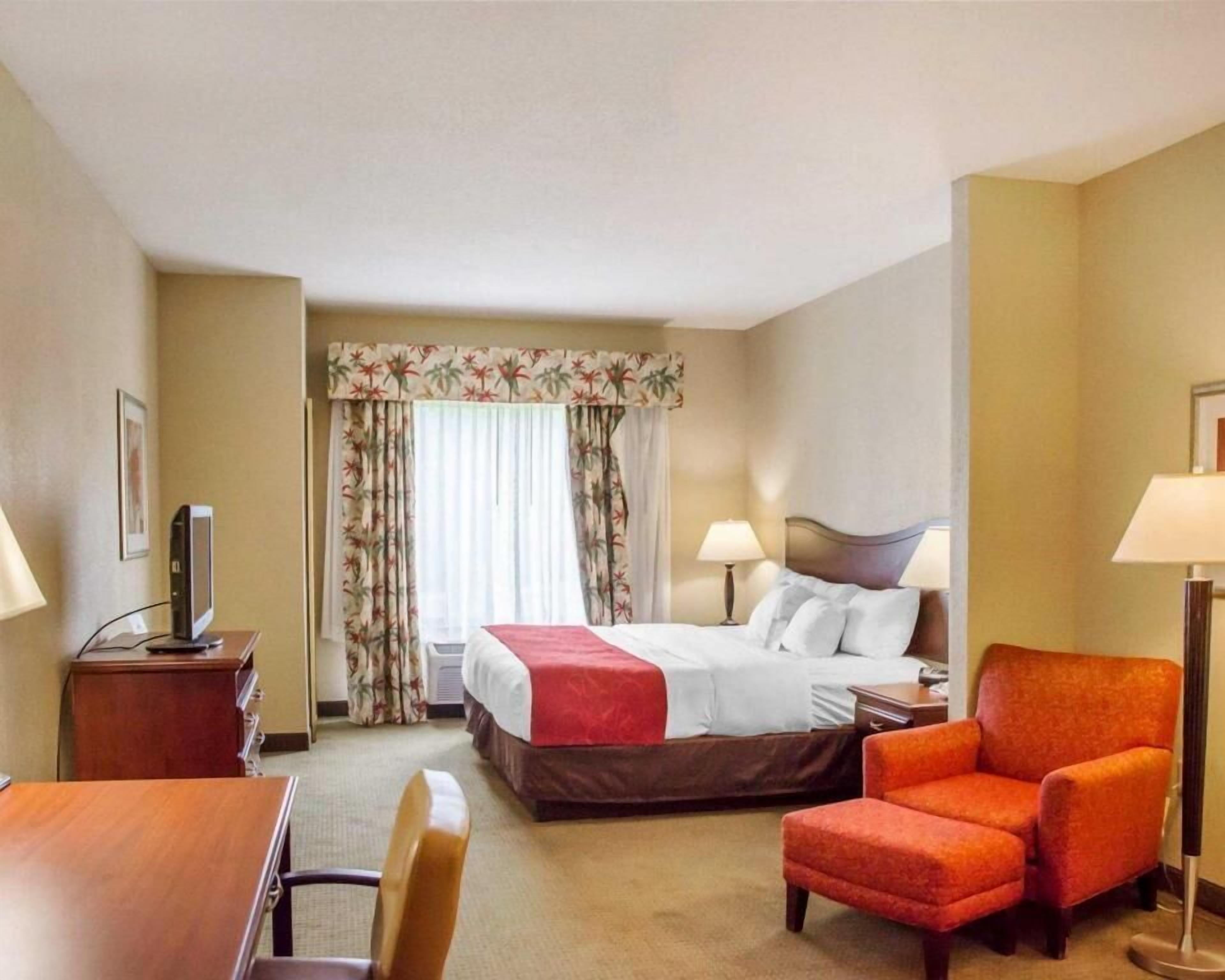 Desk, blackout drapes, iron/ironing board, free WiFi