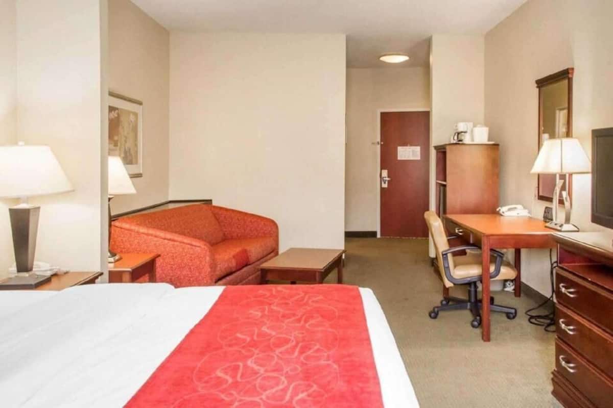 Desk, blackout drapes, iron/ironing board, free WiFi