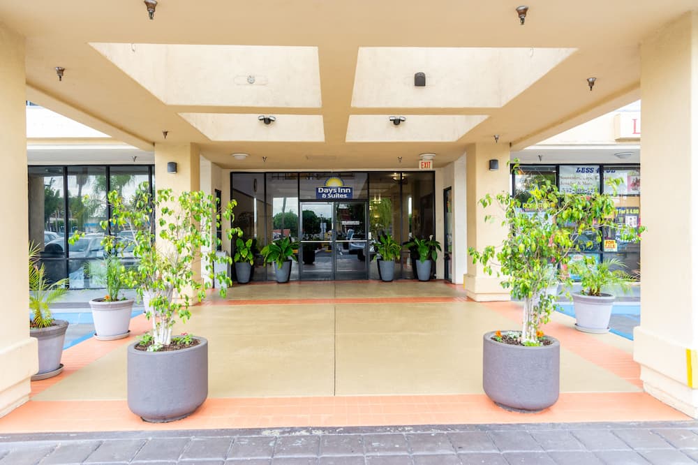 Days Inn & Suites by Wyndham Artesia