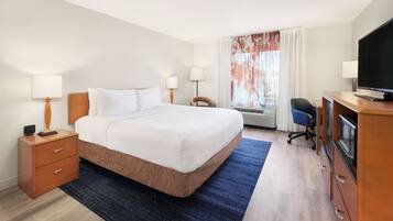 Literie de qualité supérieure, bureau, rideaux occultants