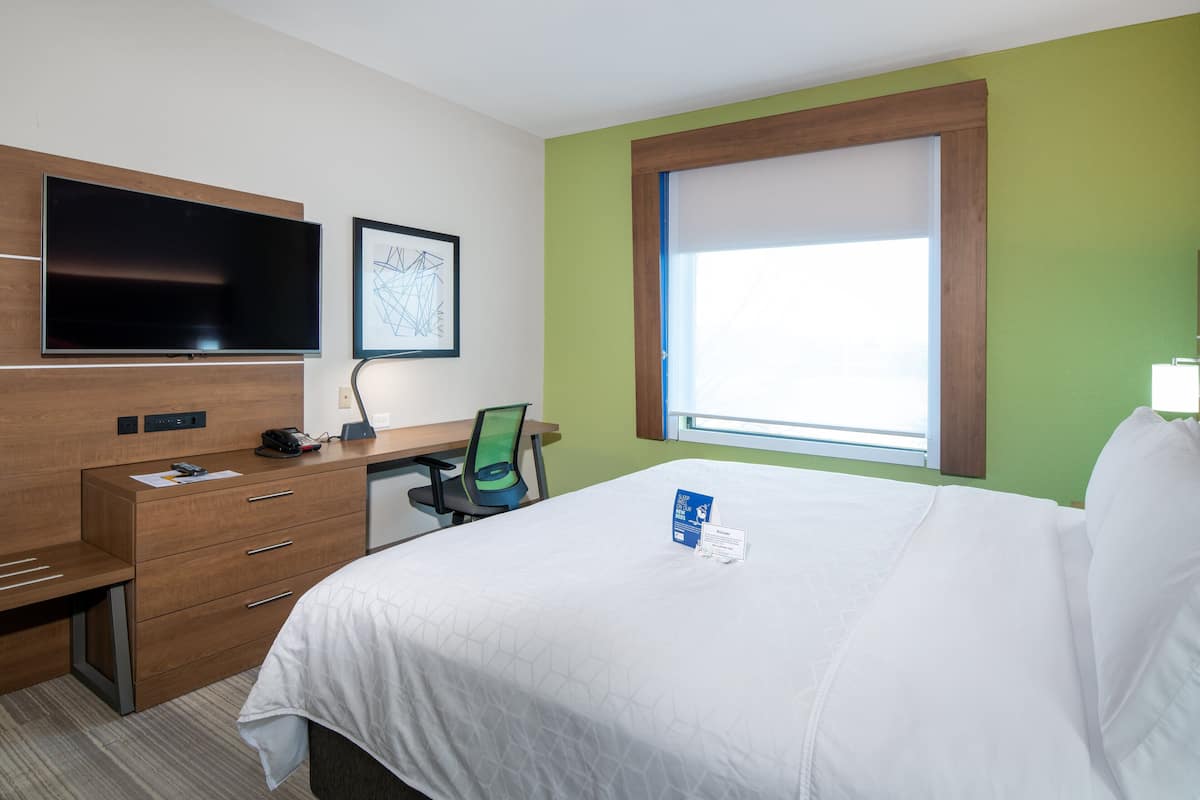 In-room safe, desk, laptop workspace, iron/ironing board