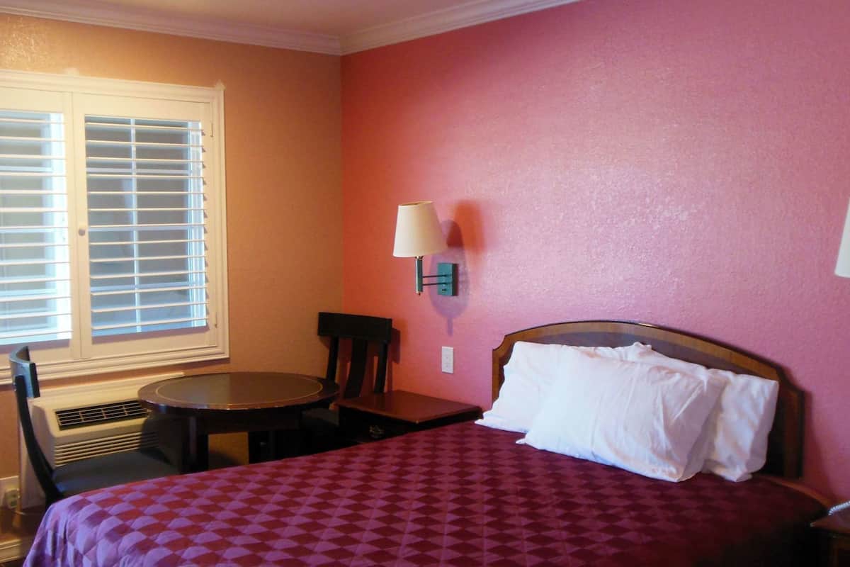 Standaard kamer, 1 queensize bed | Gratis wifi, beddengoed, rolstoeltoegankelijk