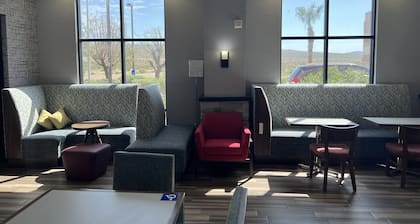 Hampton Inn & Suites Barstow