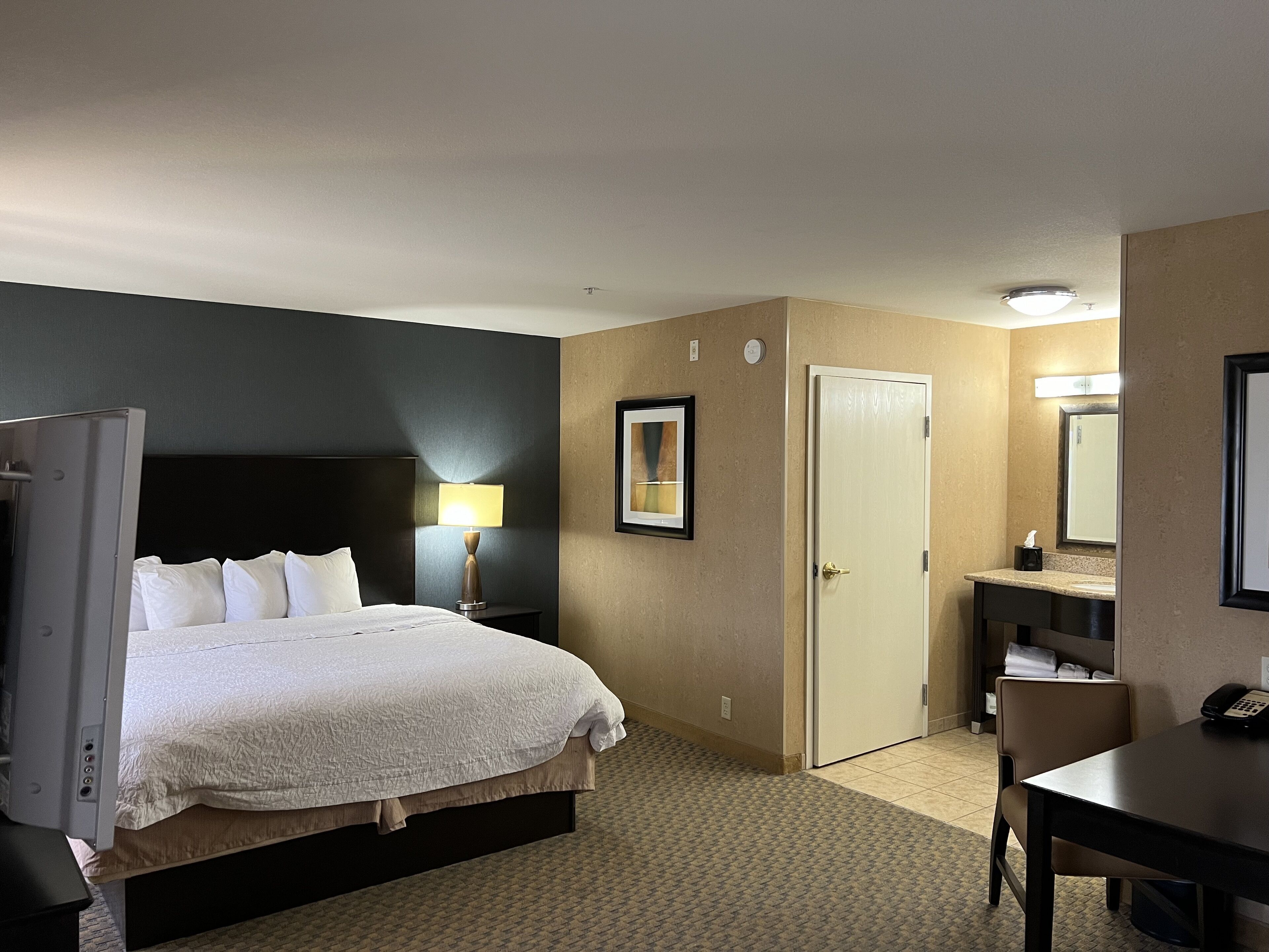 studio, one king bed, non-smoking | down duvets, pillow-top beds, individually decorated