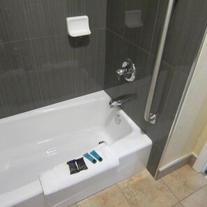 Combined shower/tub, hair dryer, towels