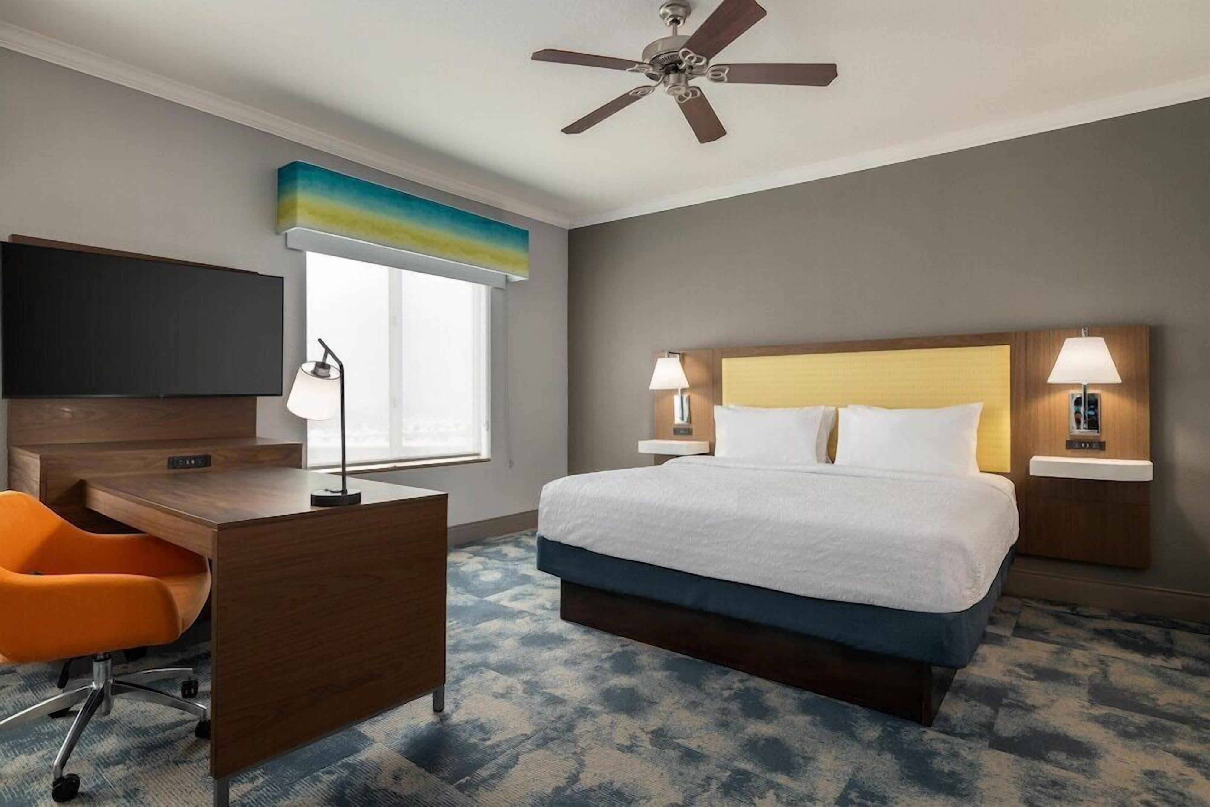 Premium bedding, desk, iron/ironing board, free cots/infant beds