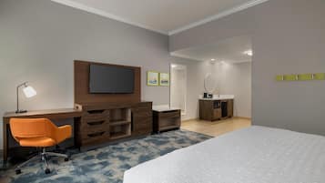 Suite, 1 King-Bett, barrierefrei, Nichtraucher | Hochwertige Bettwaren, Schreibtisch, Bügeleisen/Bügelbrett