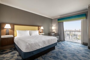 Premium bedding, desk, iron/ironing board, free cots/infant beds - Hampton Inn & Suites Galveston (Galveston)