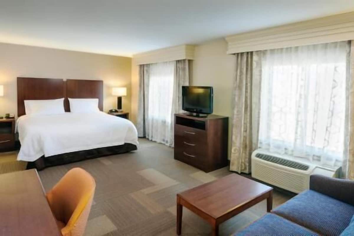 Hypo-allergenic bedding, in-room safe, blackout curtains