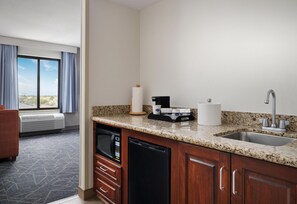 Fridge, microwave, coffee/tea maker - Hampton Inn & Suites Las Vegas-Red Rock/Summerlin (Las Vegas)