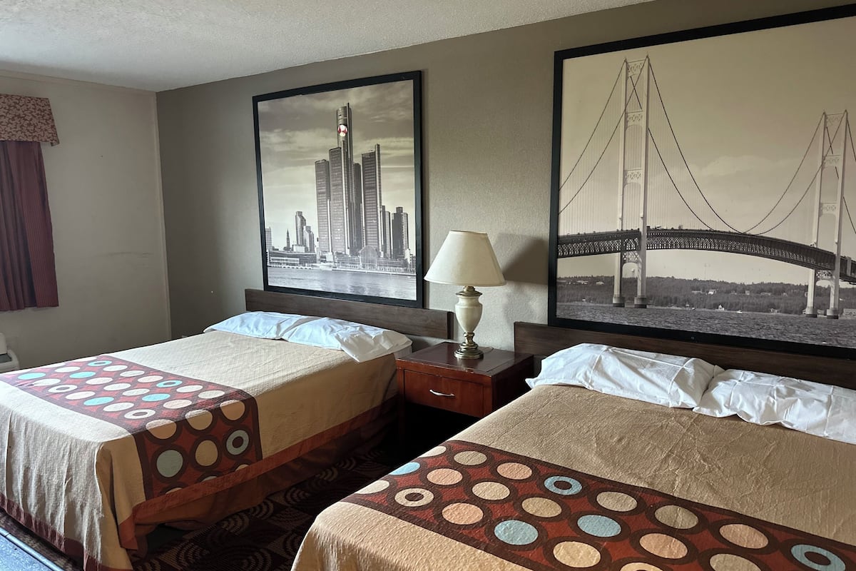 Standard Double Room | Desk, WiFi (free), alarm clocks, bed sheets
