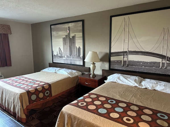 Habitación doble estándar | Escritorio, wifi gratis, ropa de cama y despertador 