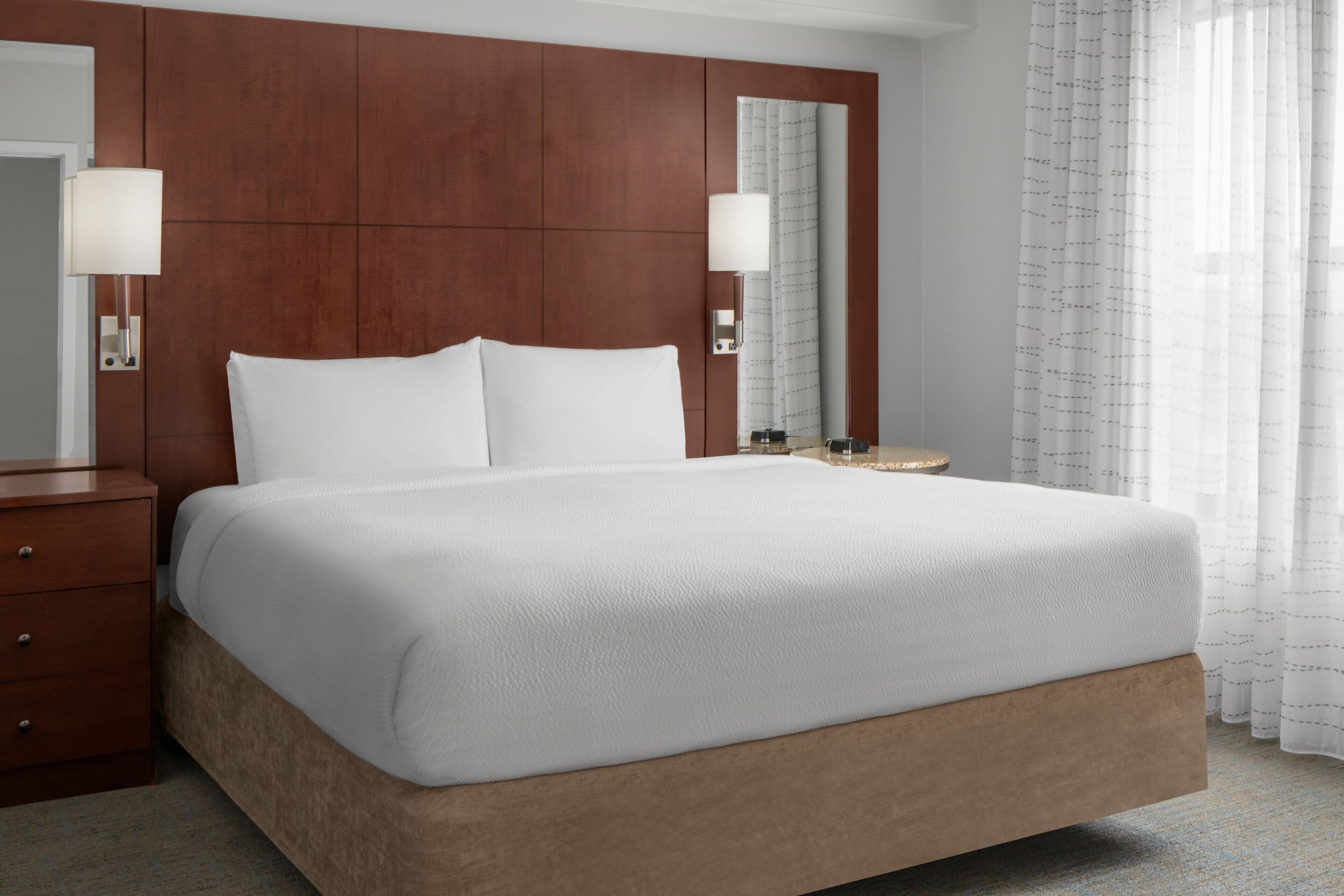 1 bedroom, premium bedding, desk, laptop workspace