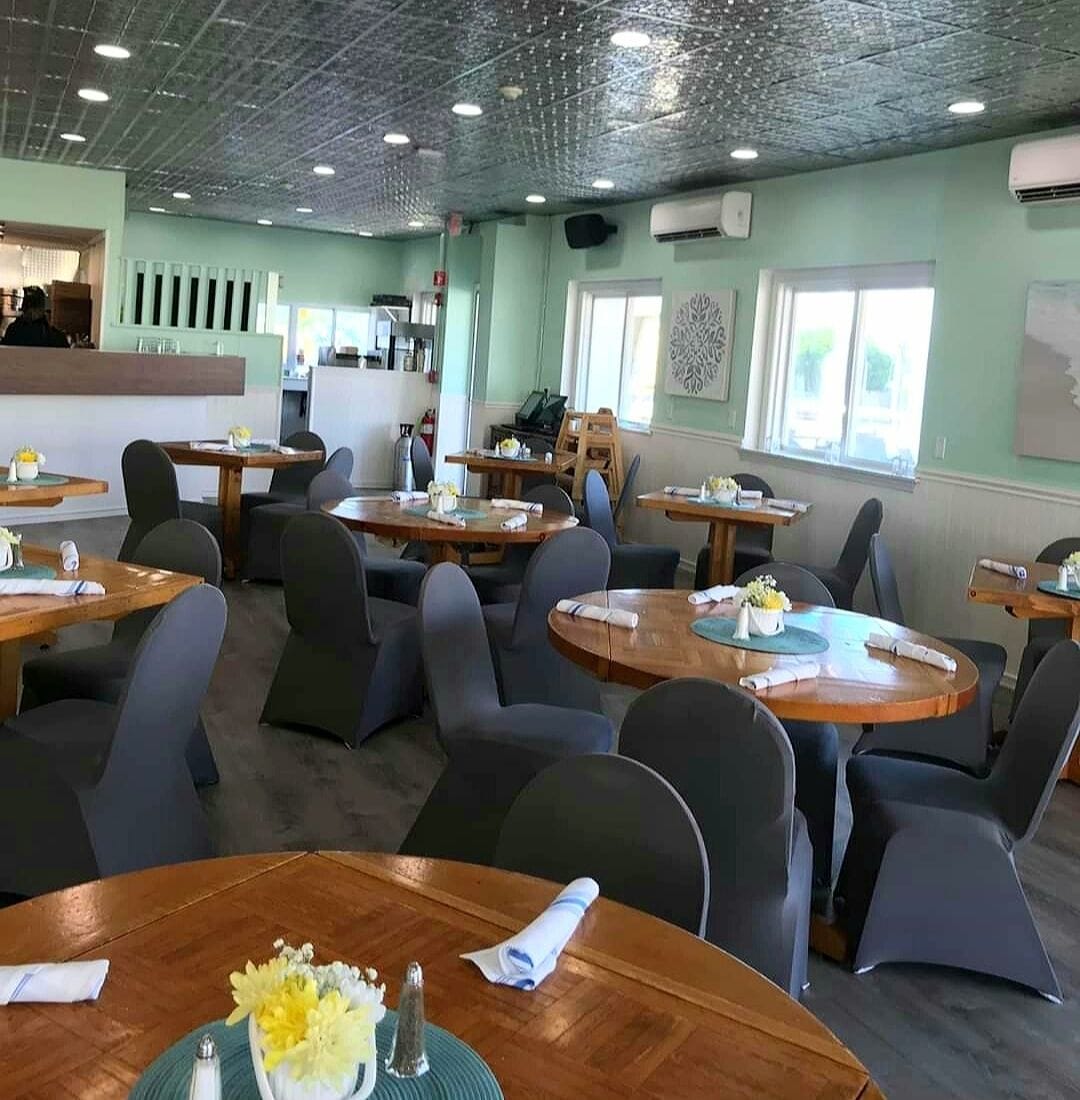 2 restaurants, breakfast, lunch, dinner served; American cuisine