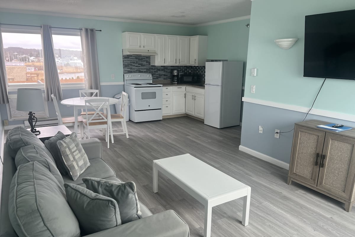 Apartment, 1 Bedroom | 1 bedroom, pillowtop beds, individually decorated