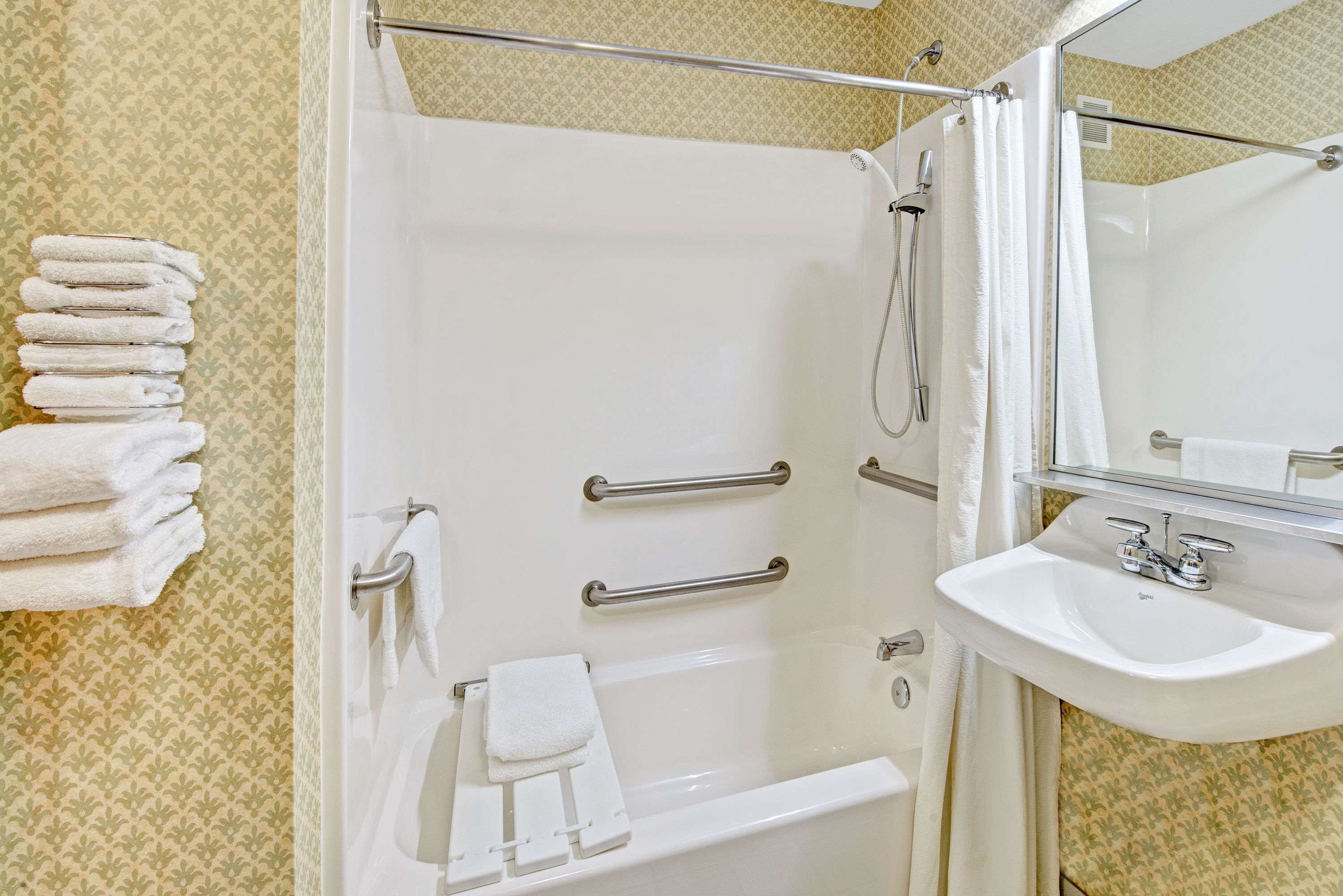 Photo - Baymont by Wyndham Indianapolis