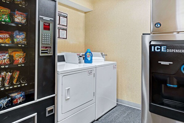 A laundry area with a vending machine, a washing machine, and an ice dispenser. - Baymont by Wyndham Indianapolis (Indianapolis)