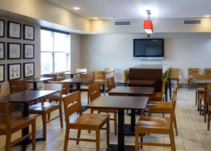 Café da manhã com buffet grátis