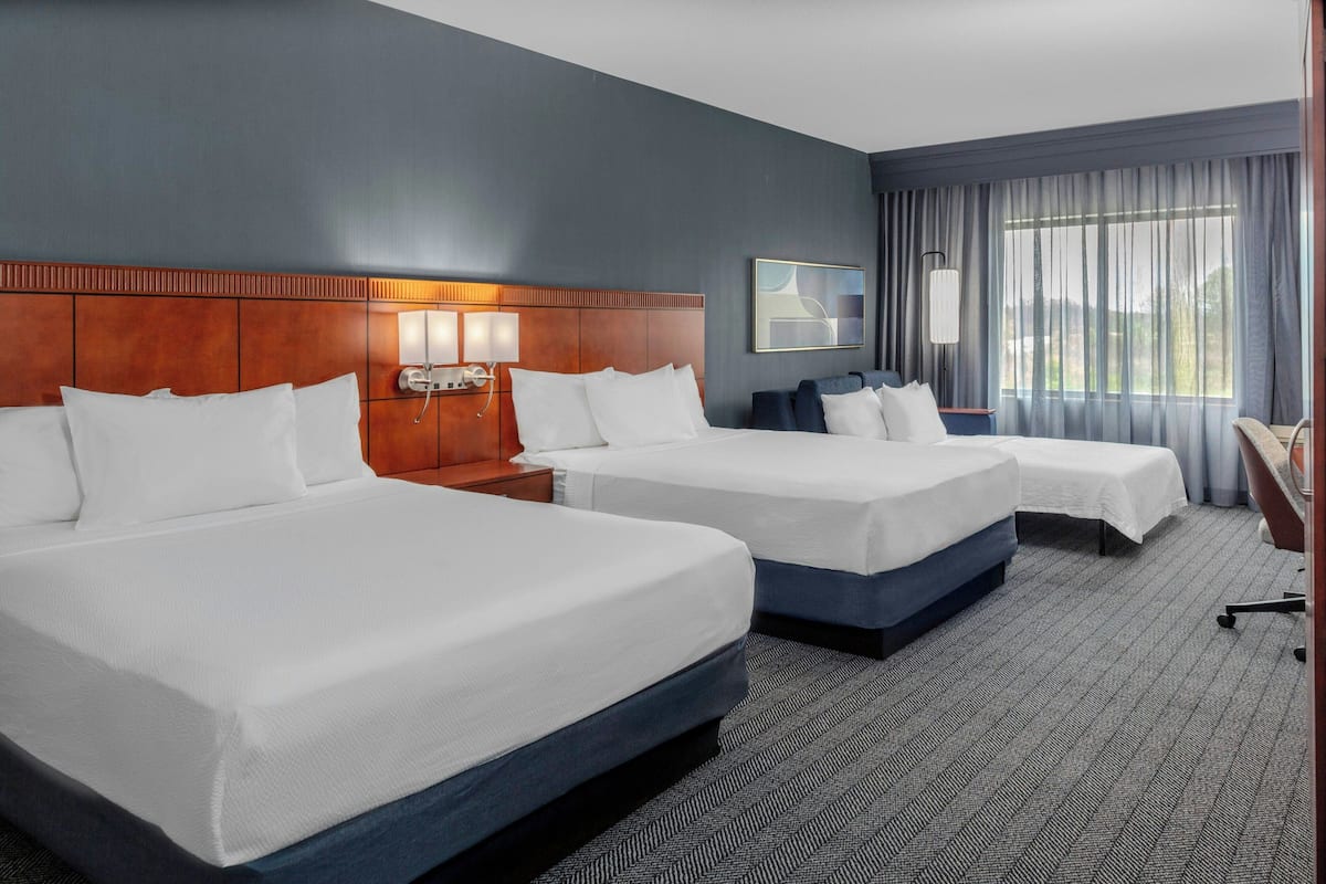 1 bedroom, pillowtop beds, desk, blackout drapes