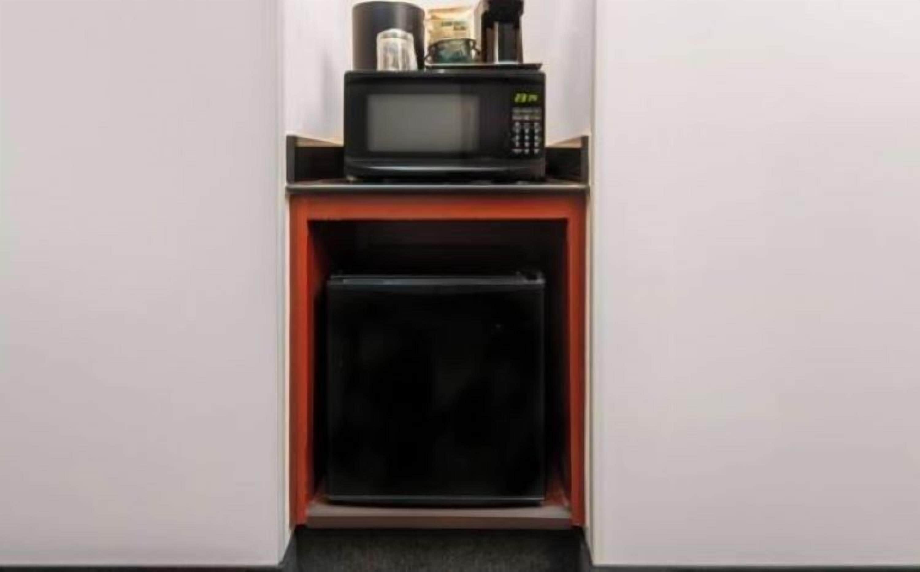 1 bedroom, pillow-top beds, desk, blackout curtains