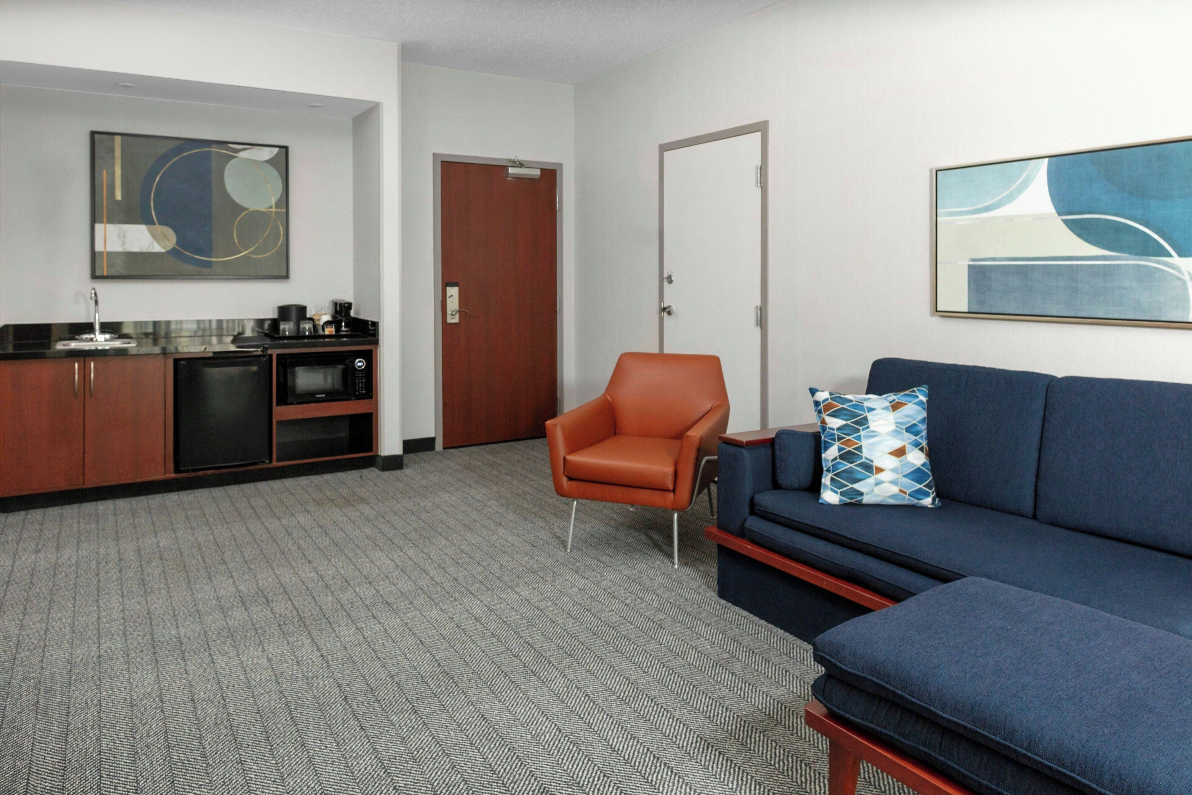 executive suite, 1 bedroom | 1 bedroom, pillow-top beds, desk, blackout curtains