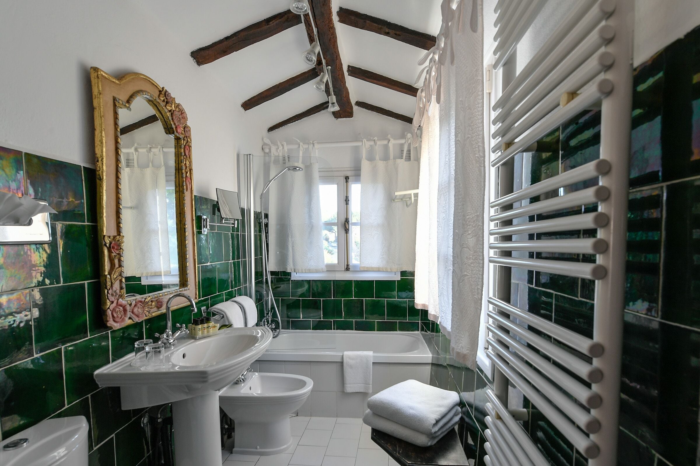 deluxe twin room, ensuite, city view (cdd) | bathroom