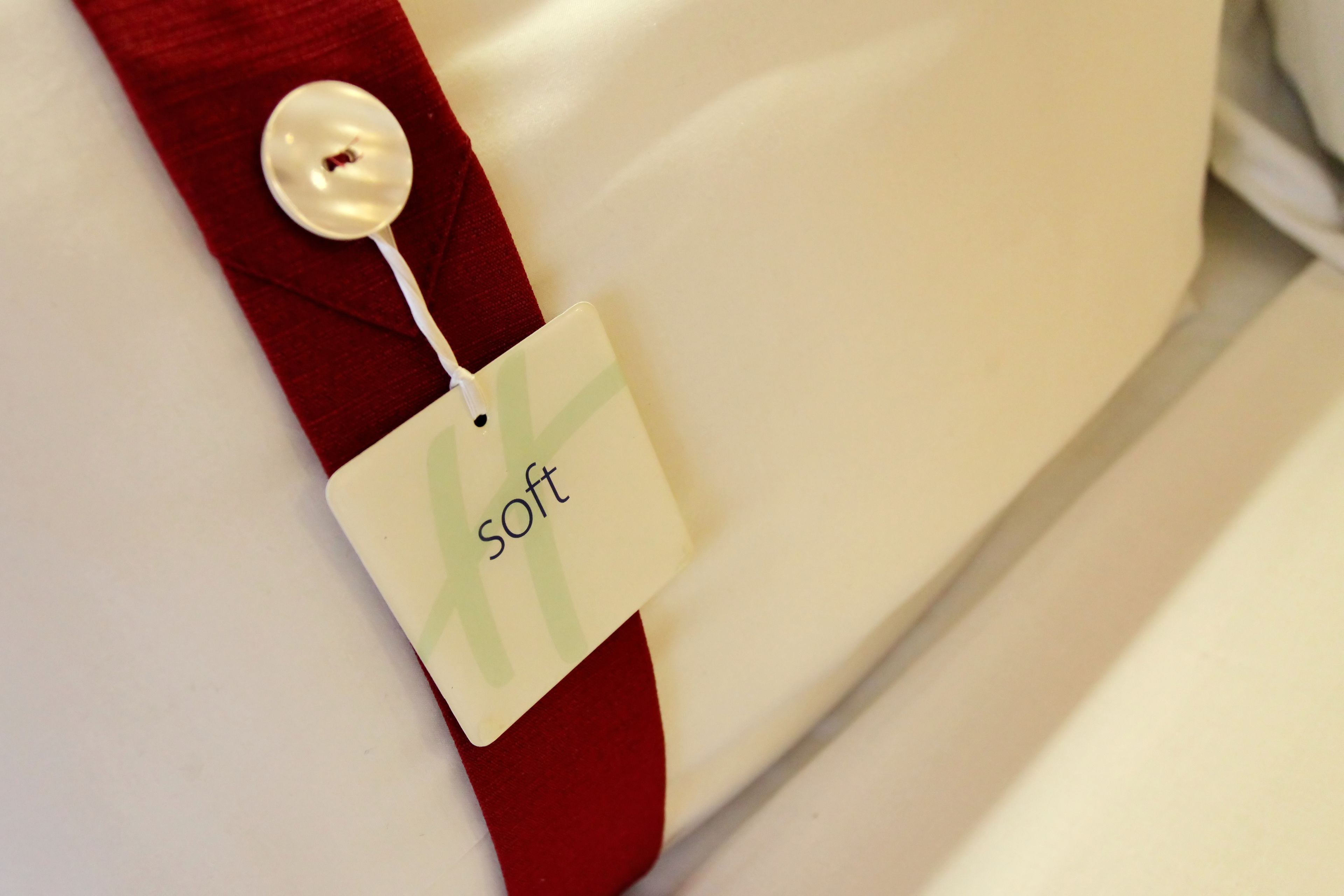 1 bedroom, desk, blackout curtains, soundproofing